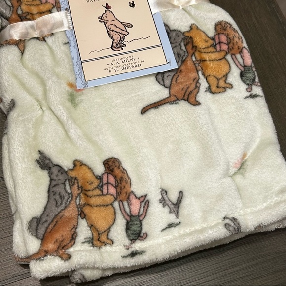 Classic Winnie the Pooh Baby Blanket - Picture 3 of 5